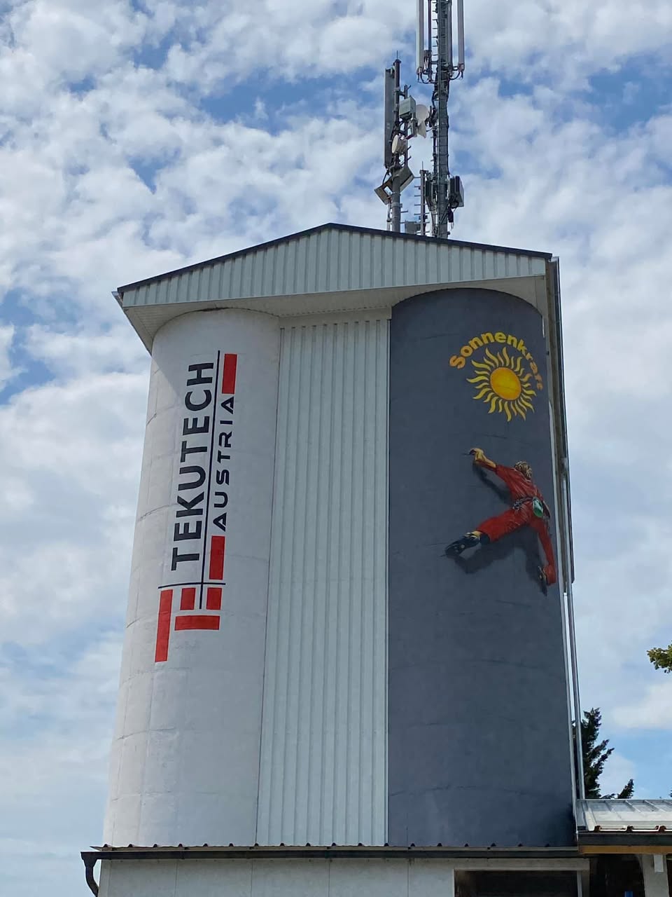 Photovoltaikanlage auf dem Dach von Tekutech
